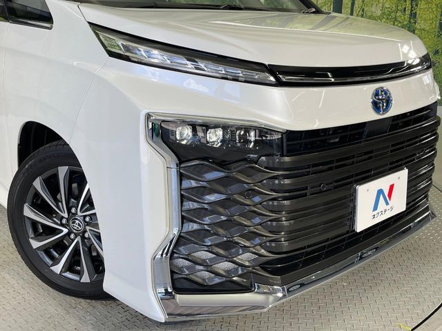 VOXY HYBRID