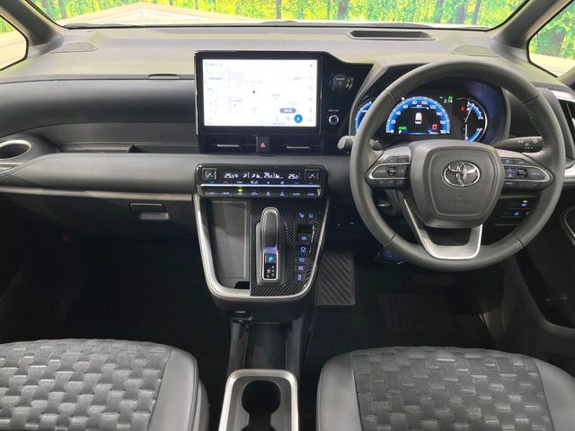 VOXY HYBRID