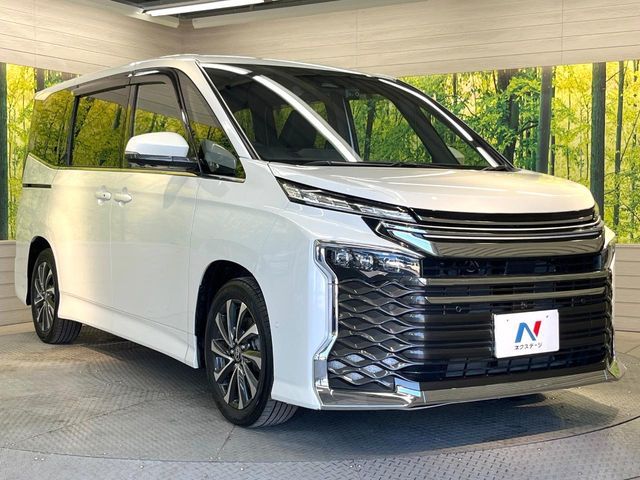 VOXY HYBRID