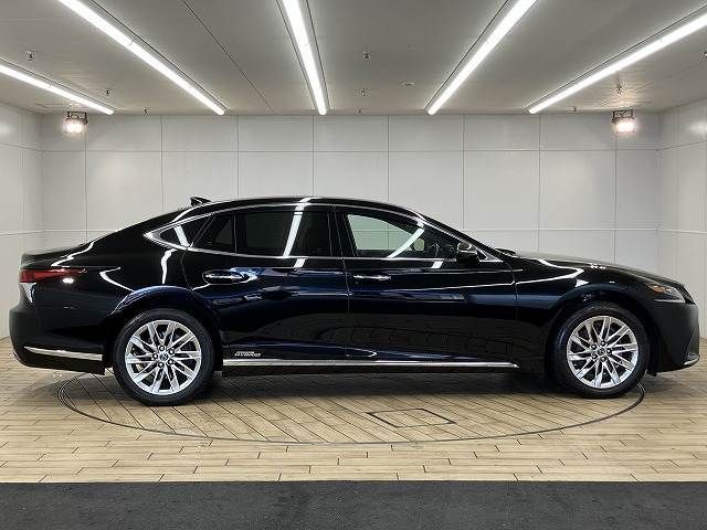 LEXUS LS500h 4WD