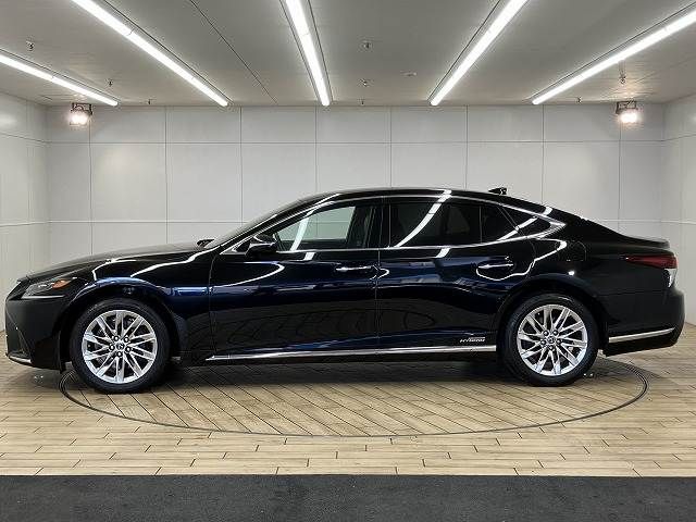 LEXUS LS500h 4WD