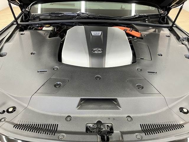 LEXUS LS500h 4WD