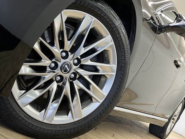 LEXUS LS500h 4WD
