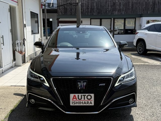 CROWN sedan hybrid