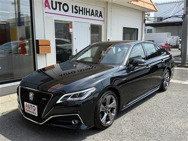 CROWN sedan hybrid