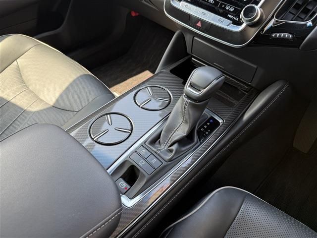 CROWN sedan hybrid