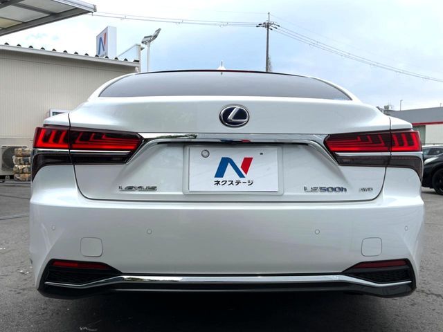 LEXUS LS500h 4WD