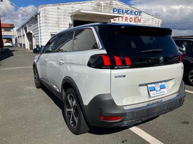 PEUGEOT 5008