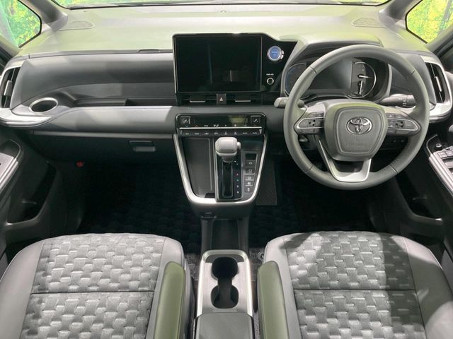 VOXY HYBRID