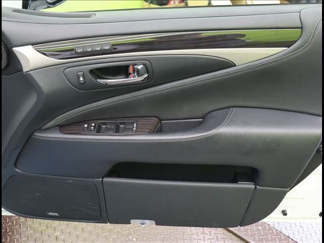 LEXUS LS600h