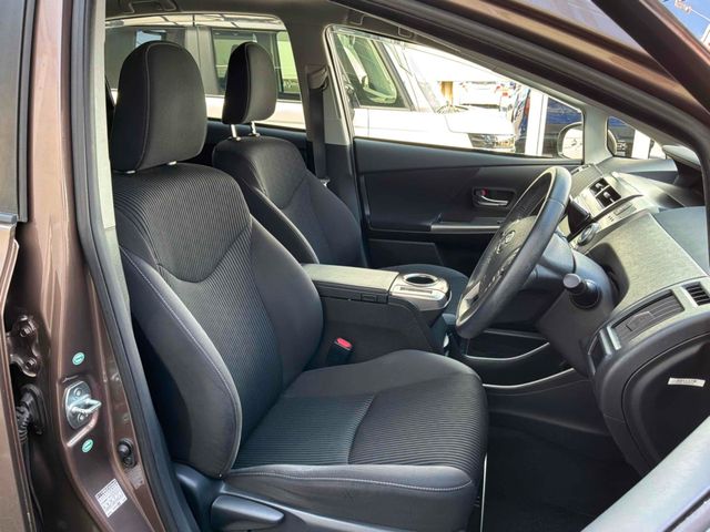 PRIUS Alpha