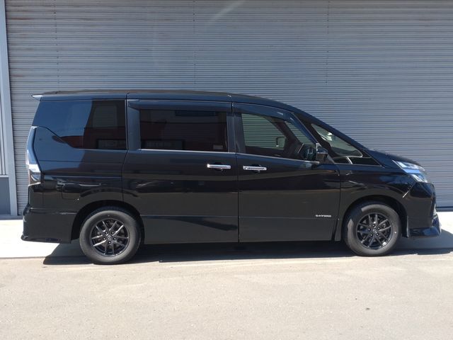 SERENA  S-HYBRID 4WD