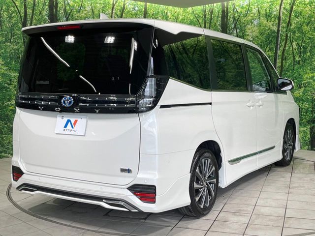 VOXY HYBRID