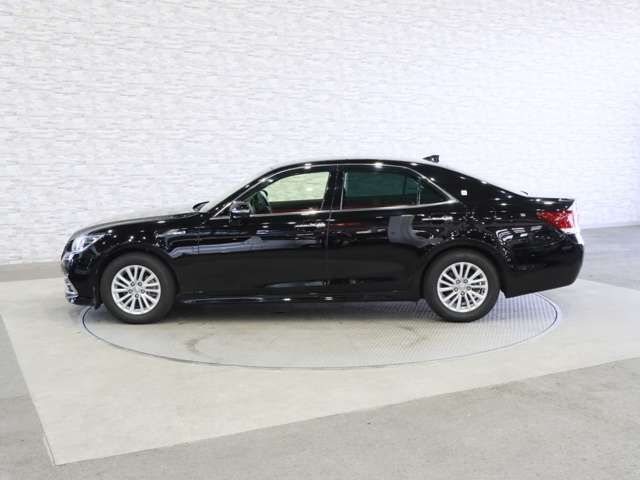 CROWN sedan hybrid