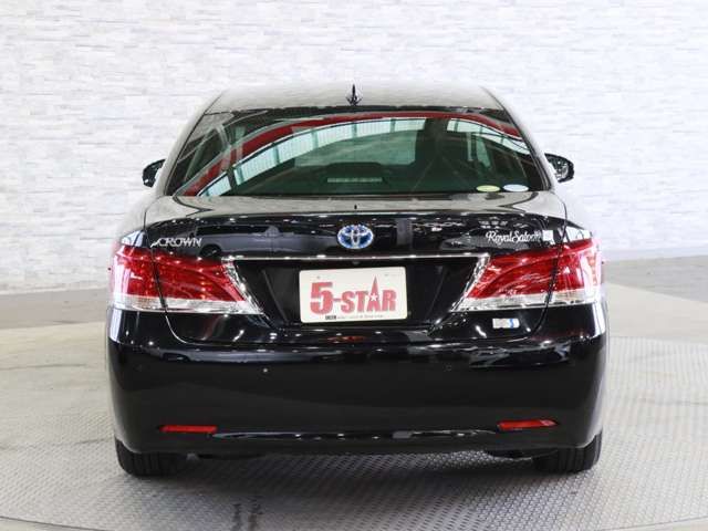 CROWN sedan hybrid