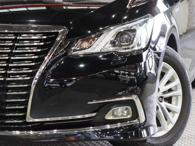 CROWN sedan hybrid