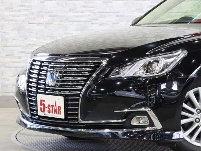 CROWN sedan hybrid