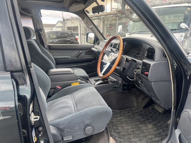 LANDCRUISER van