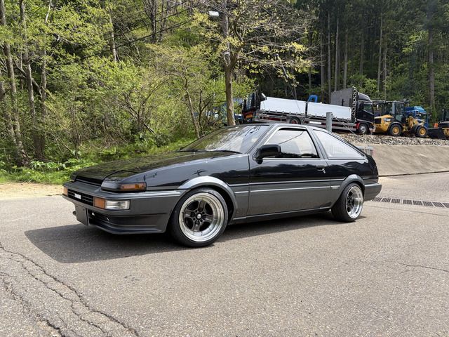SPRINTER TRUENO hatchback