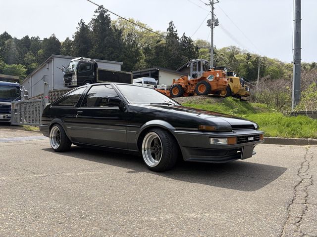 SPRINTER TRUENO hatchback