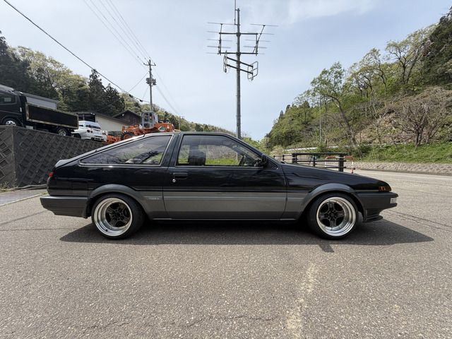 SPRINTER TRUENO hatchback
