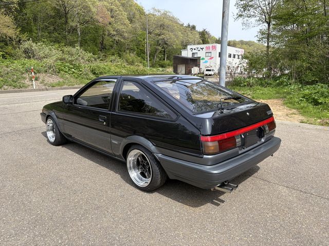 SPRINTER TRUENO hatchback
