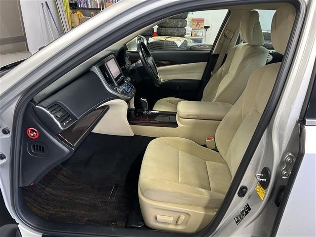 CROWN sedan 4WD