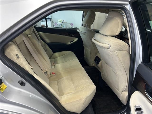 CROWN sedan 4WD