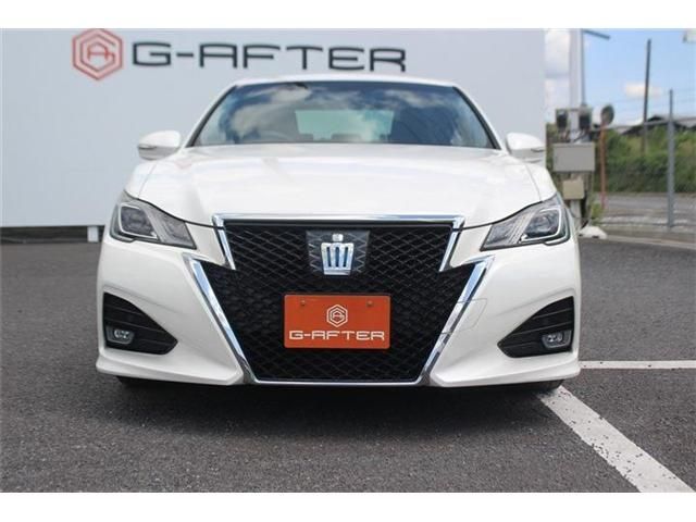 CROWN sedan hybrid