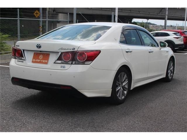 CROWN sedan hybrid