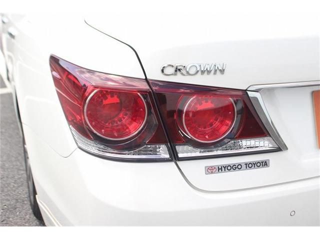 CROWN sedan hybrid