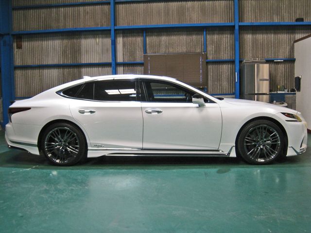 LEXUS LS500h 4WD