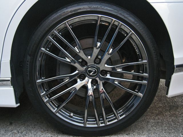 LEXUS LS500h 4WD