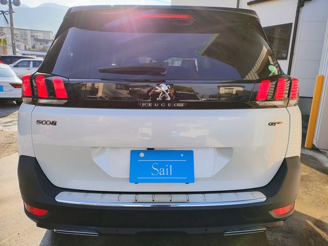 PEUGEOT 5008