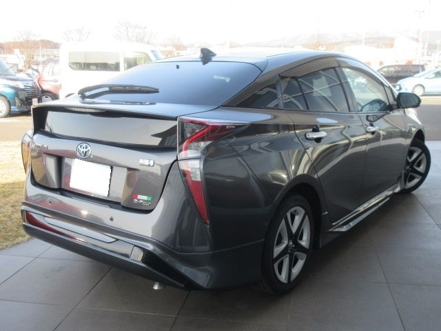 PRIUS 4WD