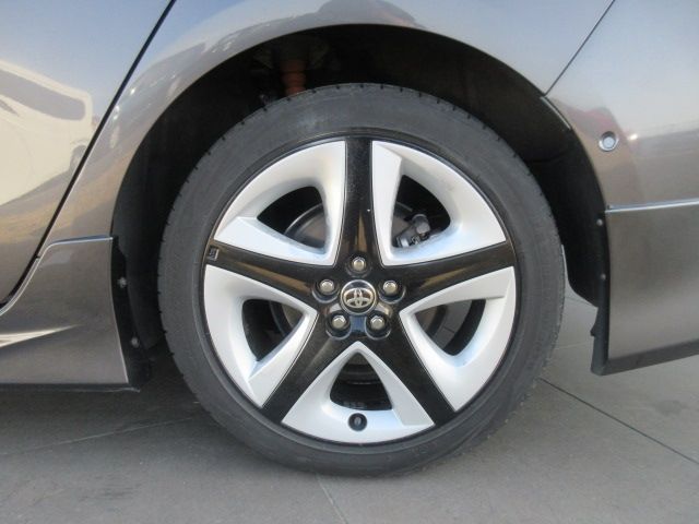 PRIUS 4WD
