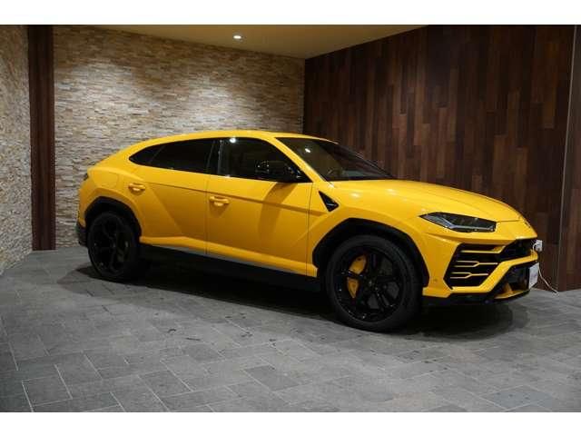 LAMBORGHINI URUS