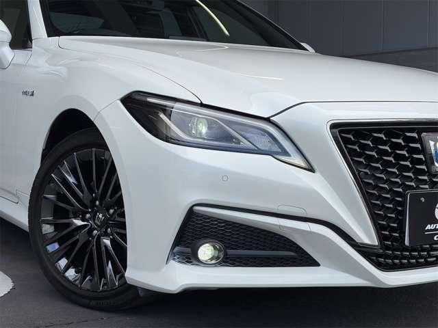 CROWN sedan hybrid
