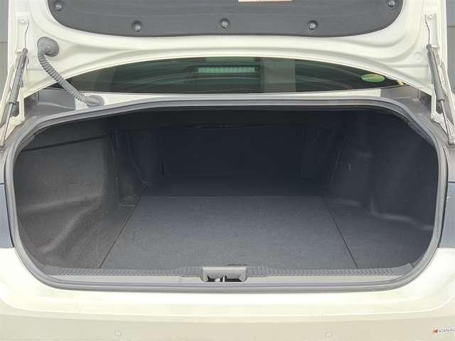 CROWN sedan hybrid