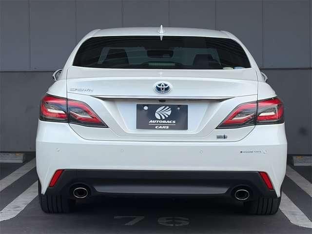 CROWN sedan hybrid