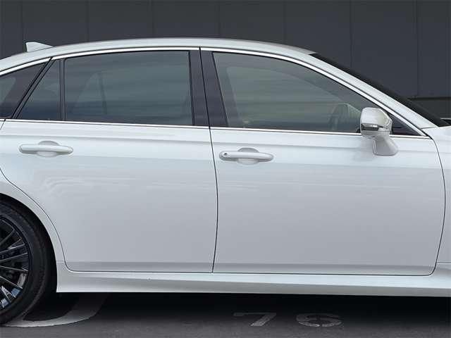 CROWN sedan hybrid