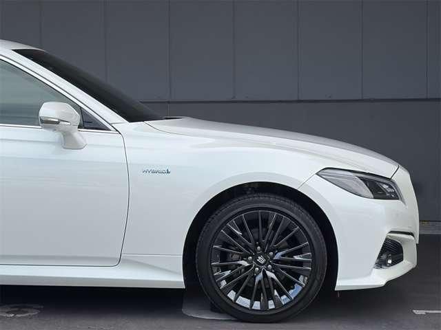 CROWN sedan hybrid