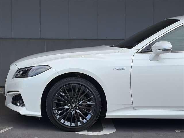 CROWN sedan hybrid