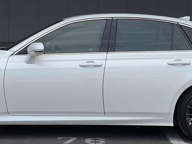 CROWN sedan hybrid