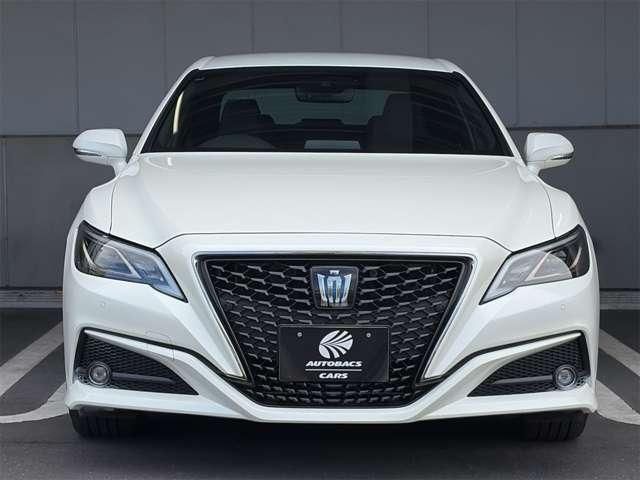 CROWN sedan hybrid