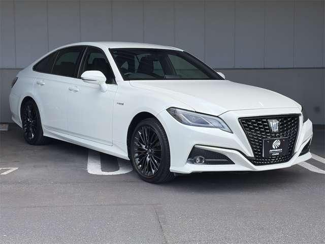 CROWN sedan hybrid