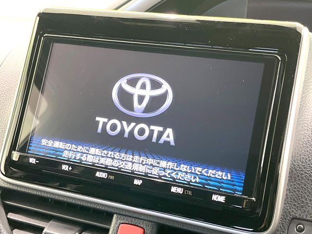 VOXY HYBRID