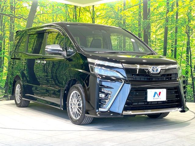 VOXY HYBRID
