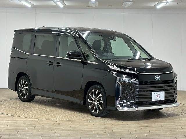 VOXY HYBRID