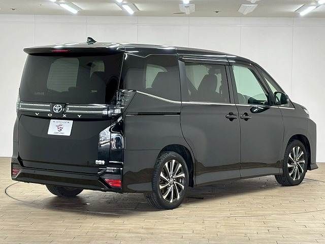 VOXY HYBRID